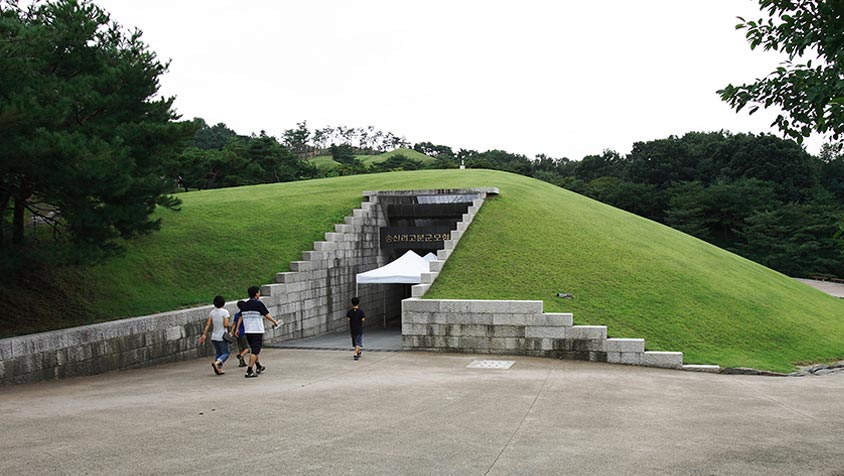 Muryeong King’s Tomb